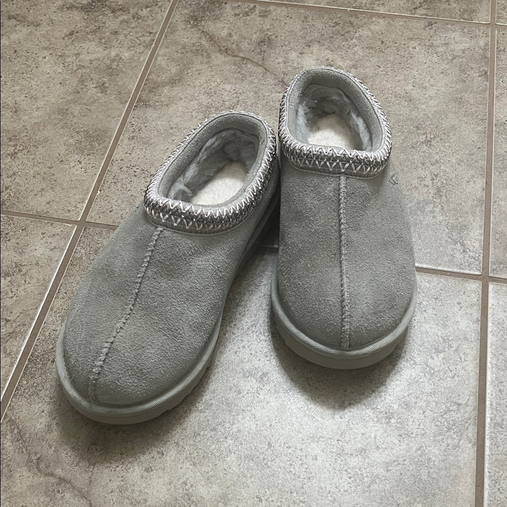 UGG Tasman
